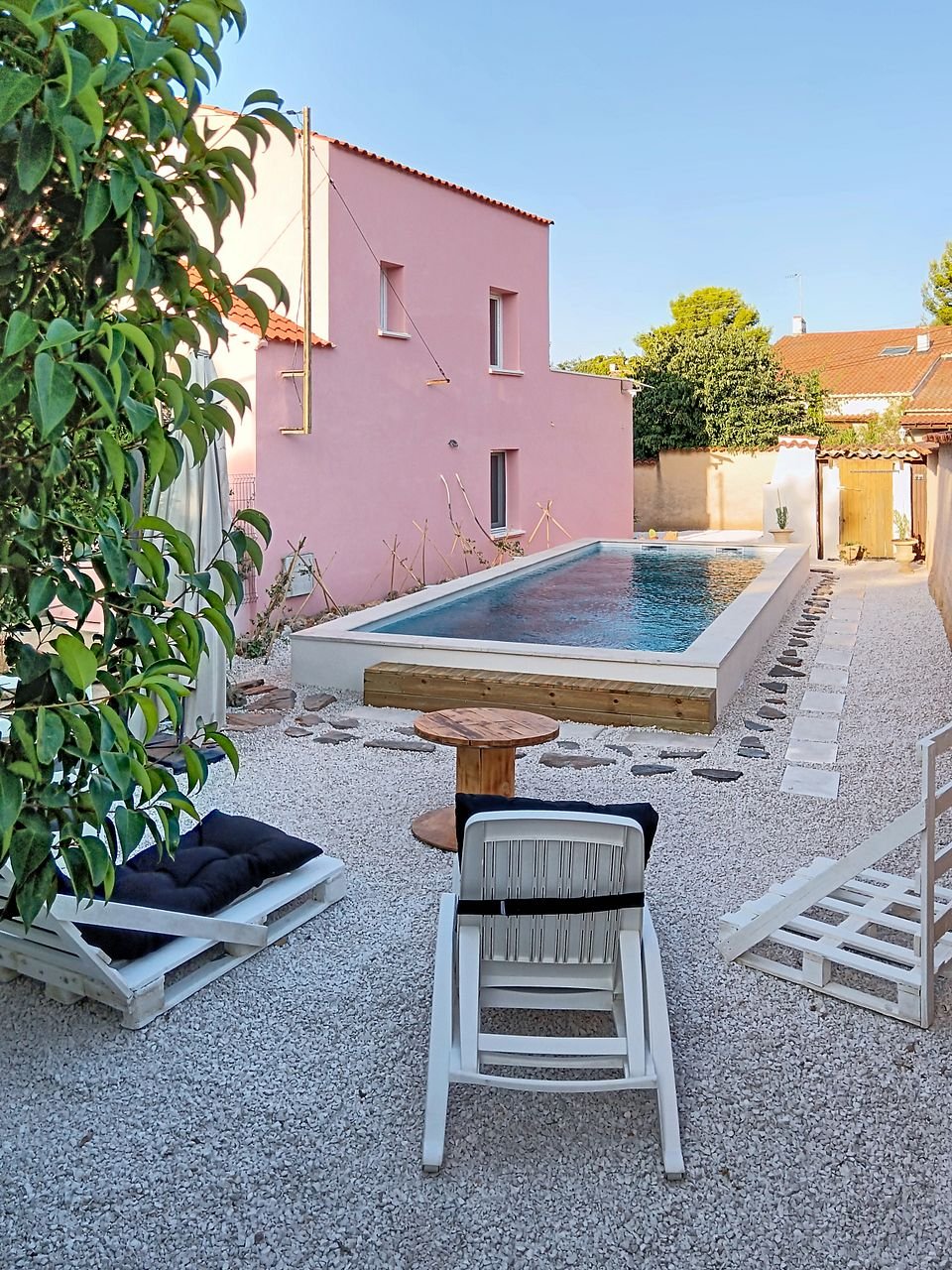 The pool and the house